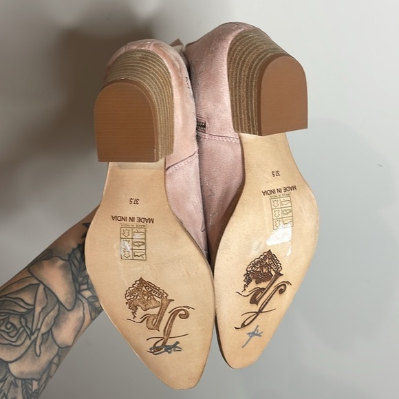 Free People | Bowers Pink Suede Star Embroidered Western Booties Size 7.5 NWOB - Picture 7 of 7